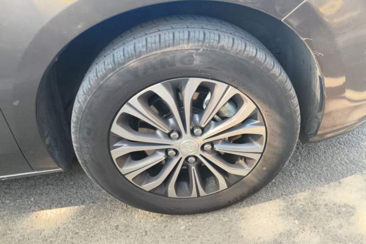 Used Buick GL8 2020 Land Cruiser Executive Class 652T Comfort Model Right Front Wheel Hub