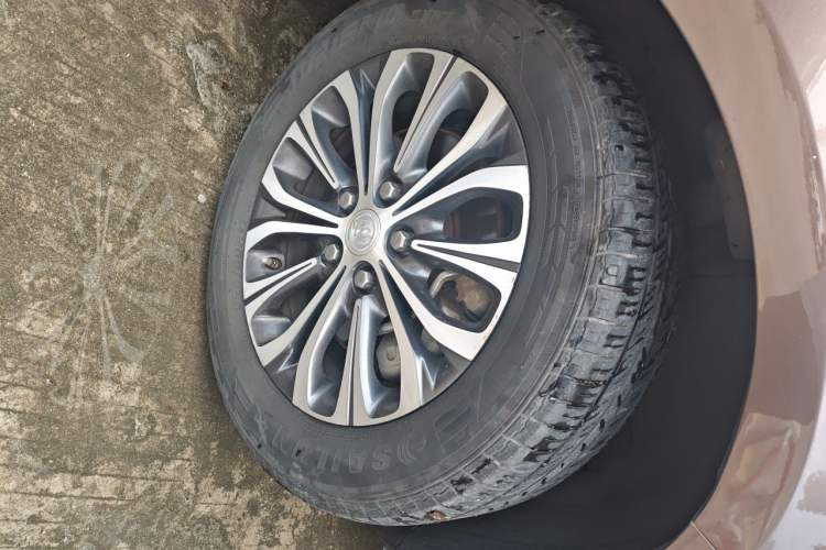 Used Buick GL8 2020 Land Business Class 652T Luxury Model Right Front Wheel Hub