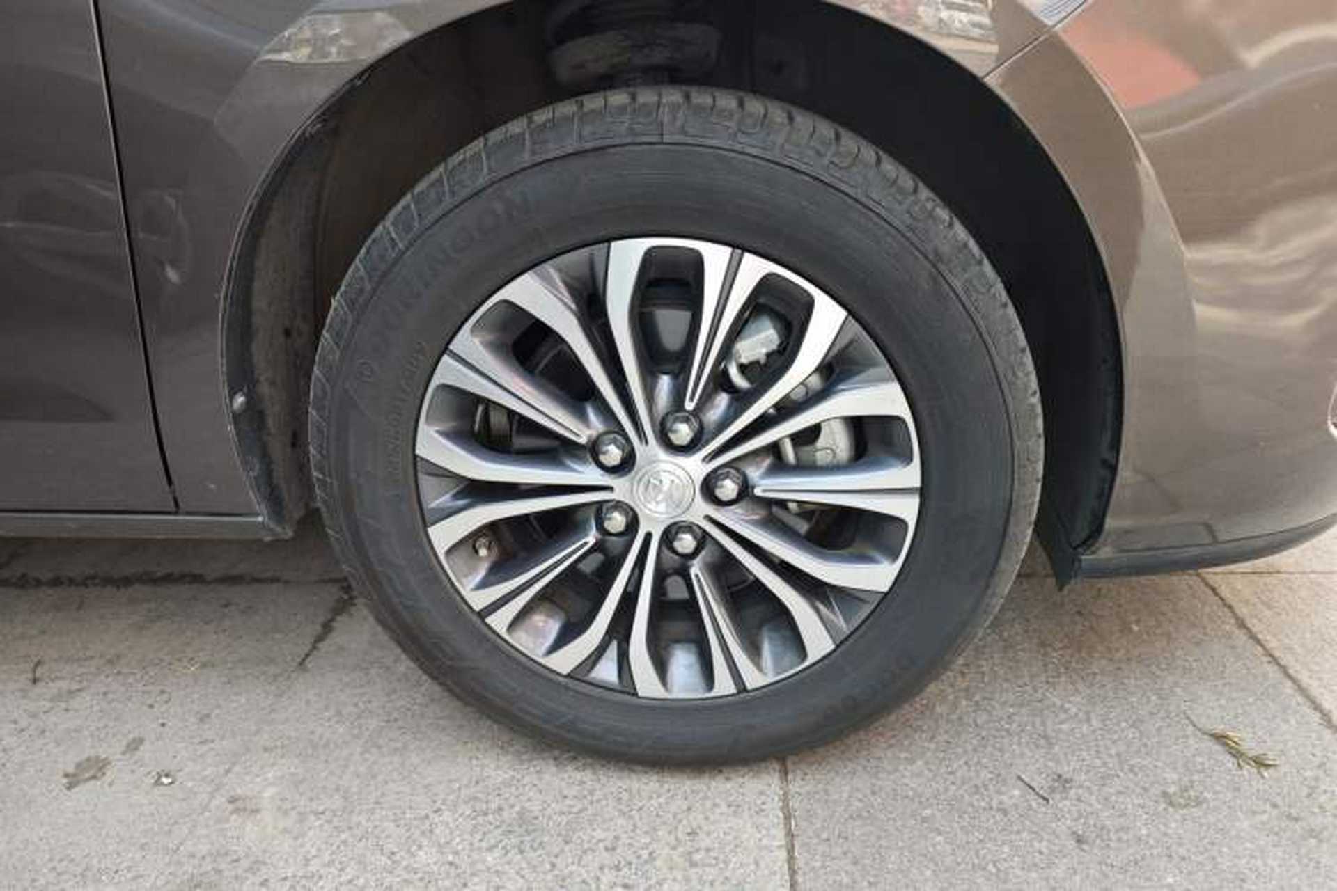 Used Buick GL8 2020 Land Cruiser Executive Class 652T Comfort Model Right Front Wheel Hub