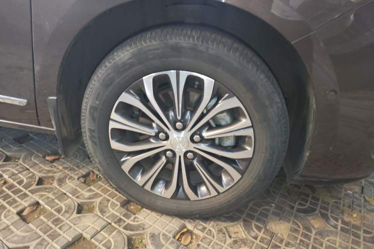 Used Buick GL8 2020 Land Business Class 652T Premium Model Right Front Wheel Hub
