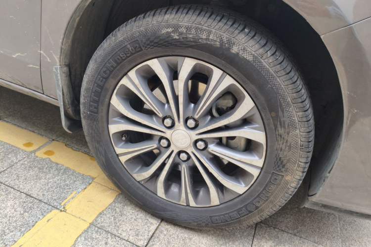 Used Buick GL8 2020 Land Cruiser Executive Class 652T Comfort Model Right Front Wheel Hub