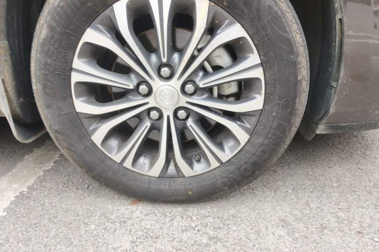 Used Buick GL8 2020 Land Cruiser Executive Class 652T Comfort Model Right Front Wheel Hub