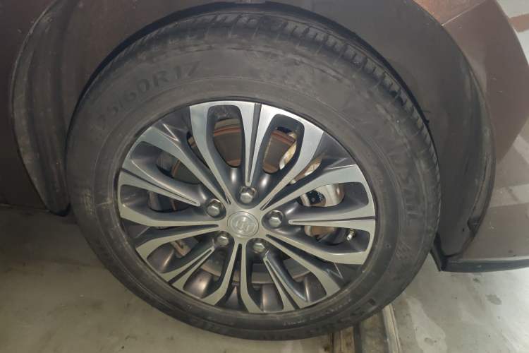 Used Buick GL8 2020 Land Business Class 652T Luxury Model Right Front Wheel Hub