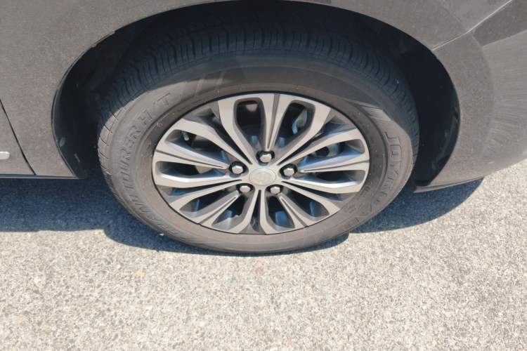 Used Buick GL8 2020 Land Business Class 652T Luxury Model Right Front Wheel Hub