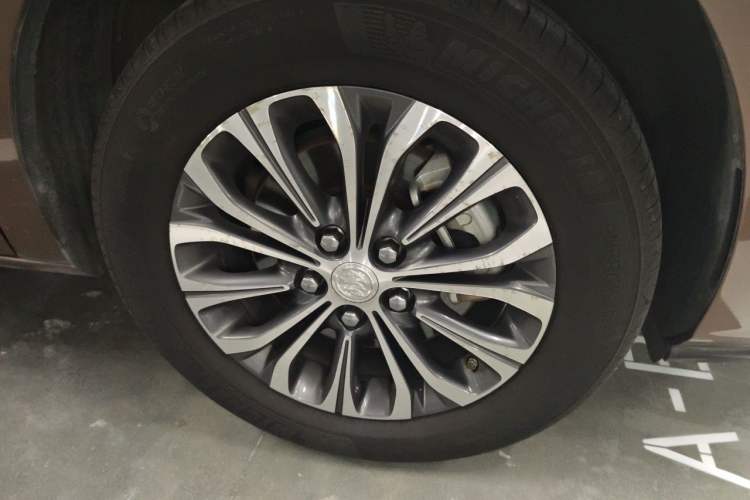 Used Buick GL8 2020 Land Business Class 652T Luxury Model Right Front Wheel Hub