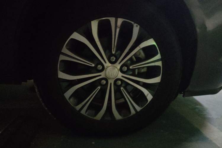 Used Buick GL8 2020 Land Business Class 652T Luxury Model Right Front Wheel Hub