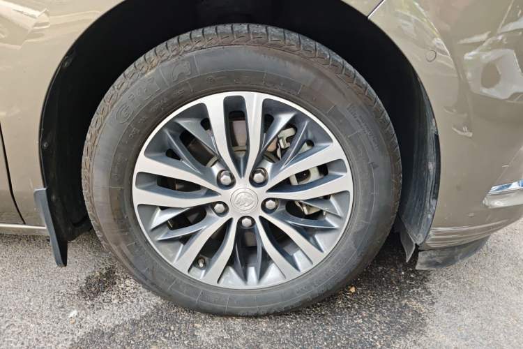Used Buick GL8 2020 ES Land Cruiser 653T Luxury Edition Right Front Wheel Hub