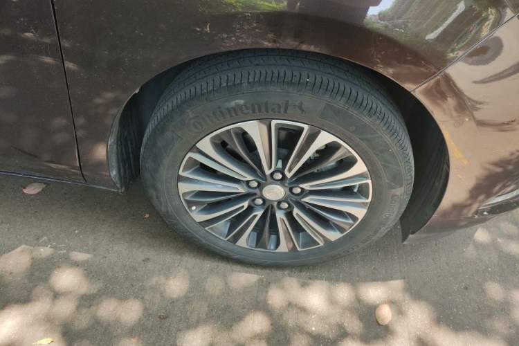 Used Buick GL8 2020 ES Land Cruiser 653T Luxury Model Right Front Wheel Hub