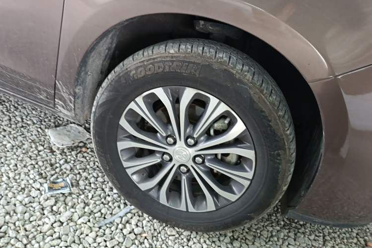 Used Buick GL8 2020 Land Cruiser Executive Class 652T Comfort Model Right Front Wheel Hub