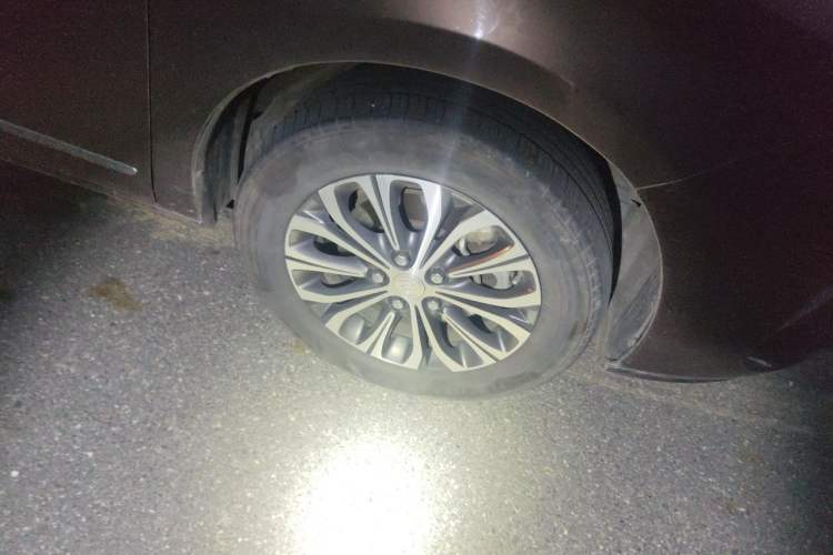 Used Buick GL8 2020 Land Business Class 652T Luxury Model Right Front Wheel Hub