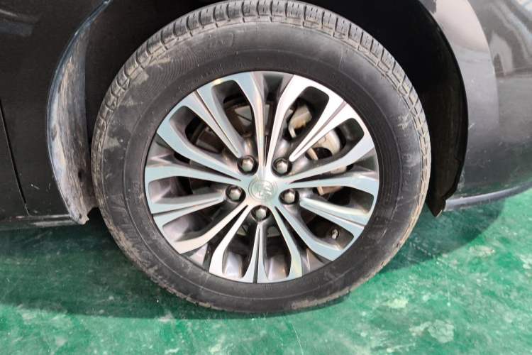Used Buick GL8 2020 Land Cruiser Executive Class 652T Comfort Model Right Front Wheel Hub