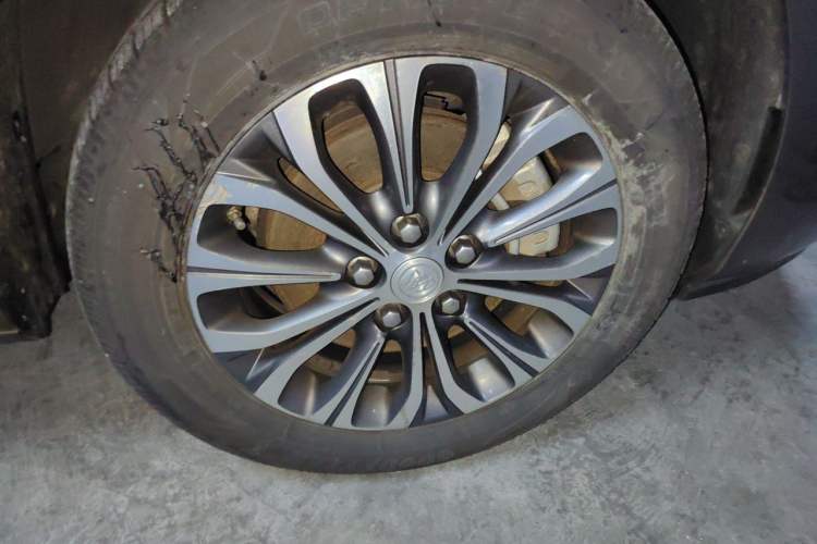 Used Buick GL8 2020 Land Business Class 652T Luxury Model Right Front Wheel Hub
