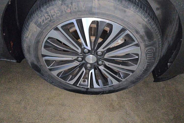 Used Buick GL8 2020 ES Land Cruiser 653T Smart Flagship Model Right Front Wheel Hub