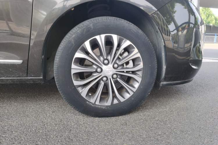 Used Buick GL8 2020 Land Business Class 652T Luxury Model Right Front Wheel Hub
