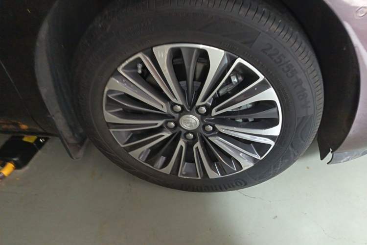 Used Buick GL8 2020 ES Land Cruiser 653T Luxury Model Right Front Wheel Hub