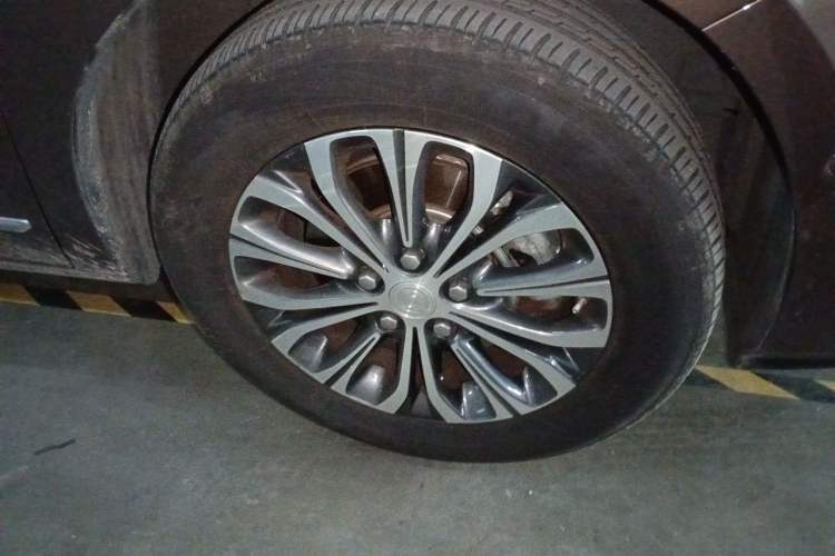 Used Buick GL8 2020 Land Business Class 652T Premium Model Right Front Wheel Hub