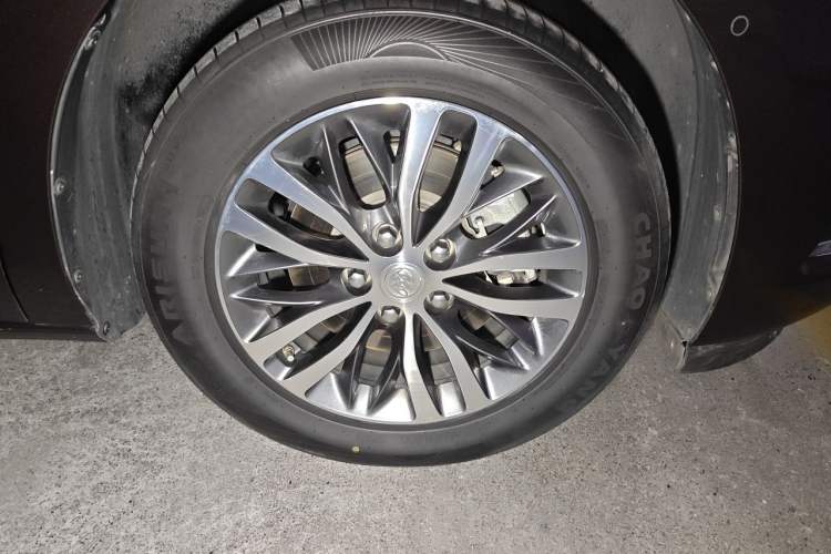 Used Buick GL8 2020 ES Land Cruiser 653T Luxury Edition Right Front Wheel Hub