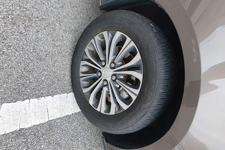 Used Buick GL8 2020 Land Cruiser Executive Class 652T Comfort Model Right Front Wheel Hub