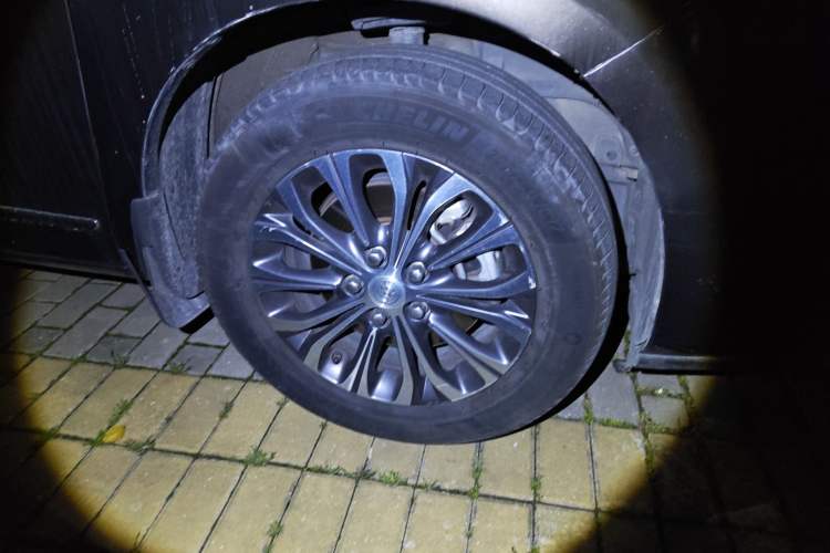Used Buick GL8 2020 Land Business Class 652T Luxury Model Right Front Wheel Hub