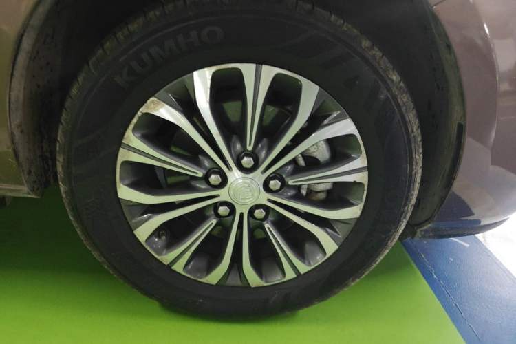 Used Buick GL8 2020 Land Business Class 652T Luxury Model Right Front Wheel Hub
