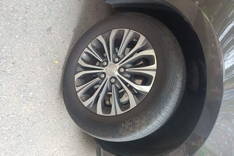 Used Buick GL8 2020 Land Cruiser Executive Class 652T Comfort Model Right Front Wheel Hub