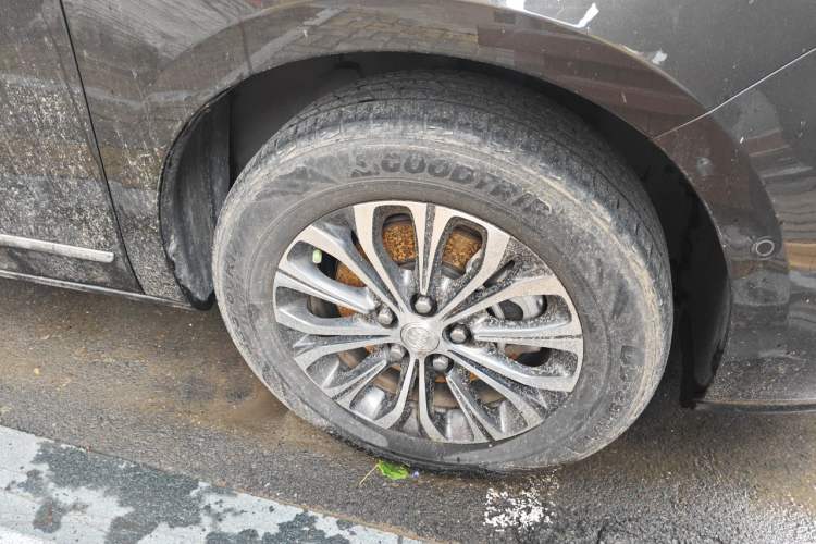 Used Buick GL8 2020 Land Business Class 652T Luxury Model Right Front Wheel Hub