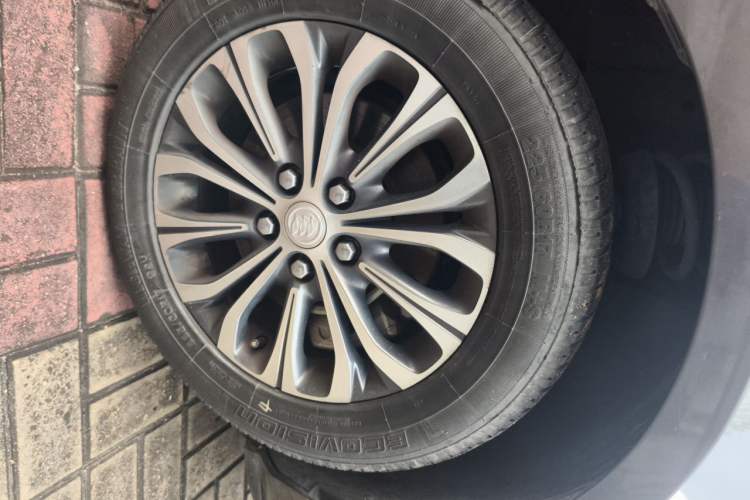 Used Buick GL8 2020 Land Cruiser Executive Class 652T Comfort Model Right Front Wheel Hub