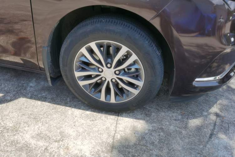 Used Buick GL8 2020 ES Land Cruiser 653T Comfort Edition Right Front Wheel Hub