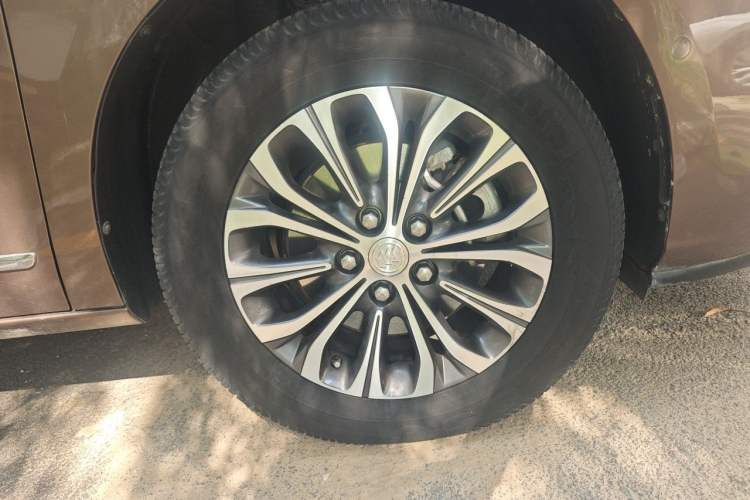 Used Buick GL8 2020 Land Business Class 652T Premium Model Right Front Wheel Hub