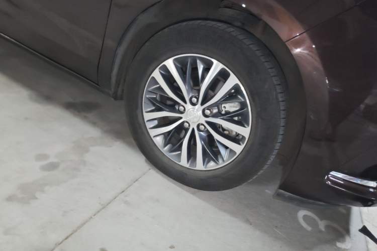 Used Buick GL8 2020 ES Land Cruiser 653T Luxury Edition Right Front Wheel Hub