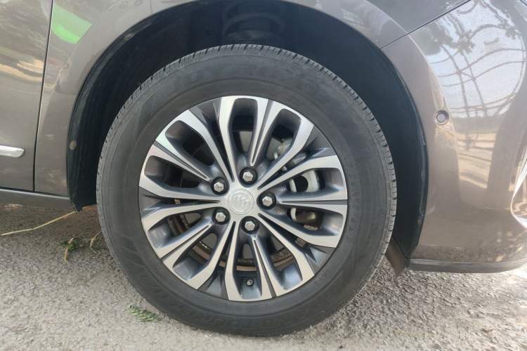 Used Buick GL8 2020 Land Business Class 652T Premium Model Right Front Wheel Hub