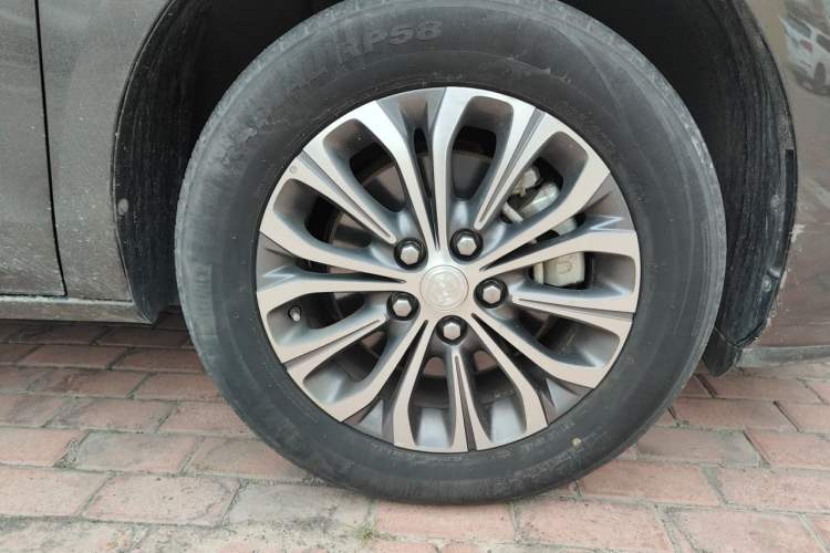Used Buick GL8 2020 Land Cruiser Executive Class 652T Comfort Model Right Front Wheel Hub