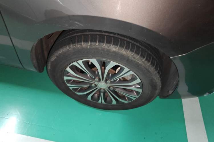 Used Buick GL8 2020 Land Cruiser Executive Class 652T Comfort Model Right Front Wheel Hub