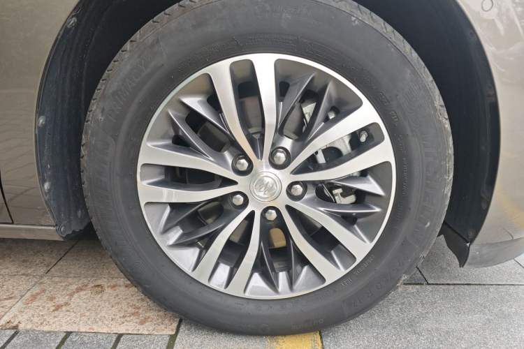 Used Buick GL8 2020 ES Land Cruiser 653T Luxury Edition Right Front Wheel Hub