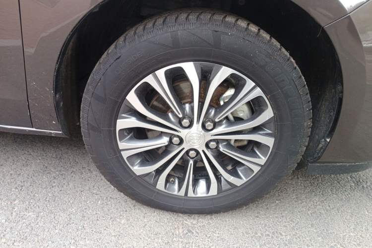 Used Buick GL8 2020 Land Cruiser Executive Class 652T Comfort Model Right Front Wheel Hub