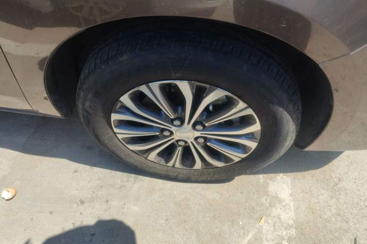 Used Buick GL8 2020 Land Cruiser Executive Class 652T Comfort Model Right Front Wheel Hub