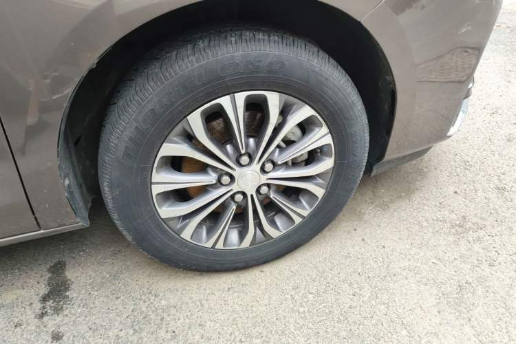 Used Buick GL8 2020 Land Cruiser Executive Class 652T Comfort Model Right Front Wheel Hub