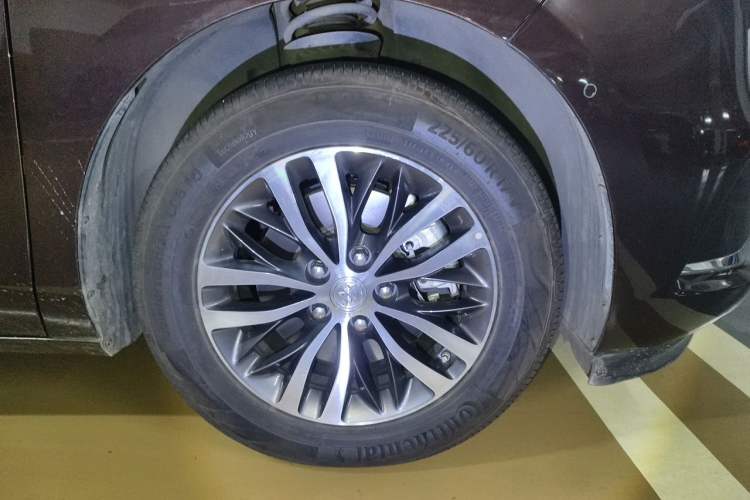 Used Buick GL8 2020 ES Land Cruiser 653T Luxury Edition Right Front Wheel Hub