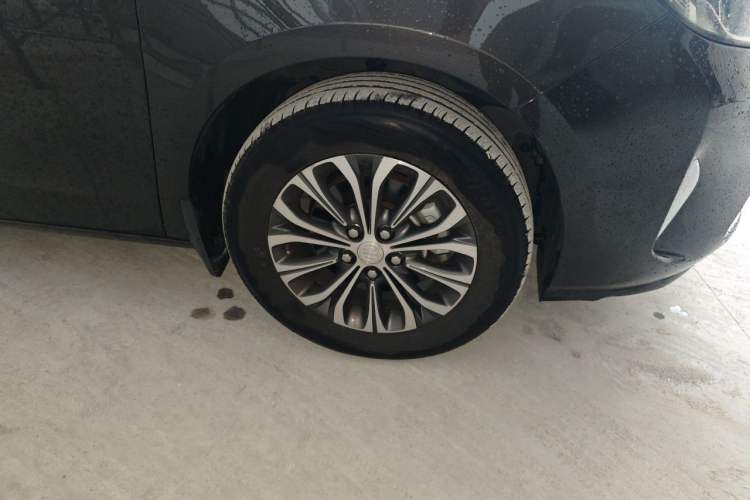Used Buick GL8 2020 Land Cruiser Executive Class 652T Comfort Model Right Front Wheel Hub