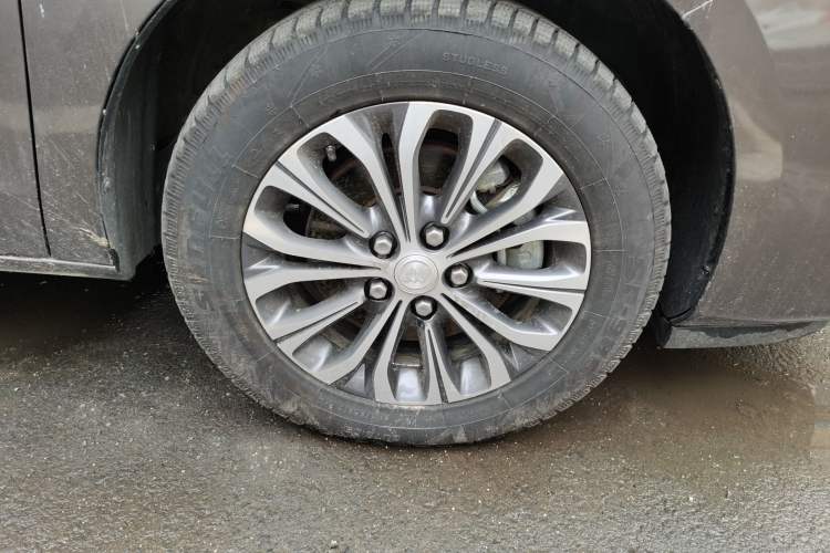 Used Buick GL8 2020 Land Cruiser Executive Class 652T Comfort Model Right Front Wheel Hub