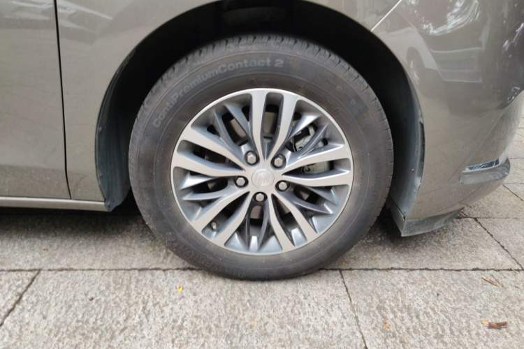 Used Buick GL8 2020 ES Land Cruiser 653T Comfort Edition Right Front Wheel Hub