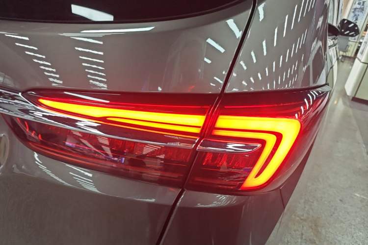 Used Buick GL8 2020 Land Business Class 652T Luxury Model Right Rear Taillight