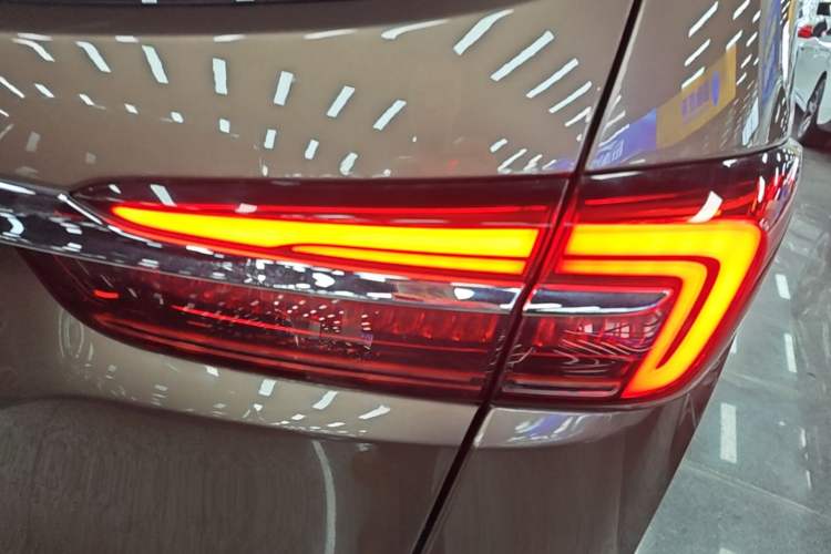Used Buick GL8 2020 Land Business Class 652T Premium Model Right Rear Taillight