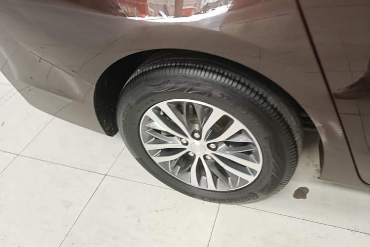 Used Buick GL8 2020 ES Land Cruiser 653T Luxury Edition Right Rear Wheel Hub
