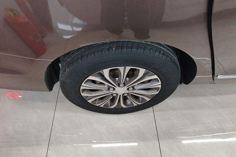Used Buick GL8 2020 Land Business Class 652T Luxury Model Right Rear Wheel Hub
