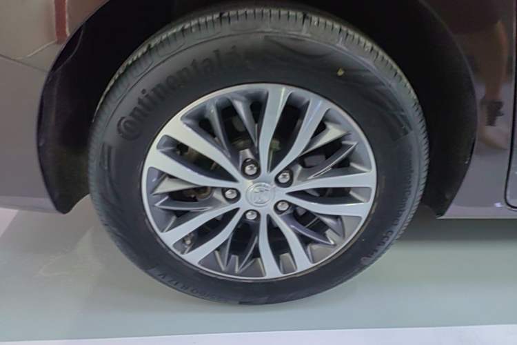 Used Buick GL8 2020 ES Land Cruiser 653T Luxury Edition Right Rear Wheel Hub