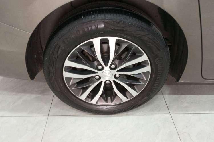 Used Buick GL8 2020 ES Land Cruiser 653T Luxury Edition Right Rear Wheel Hub
