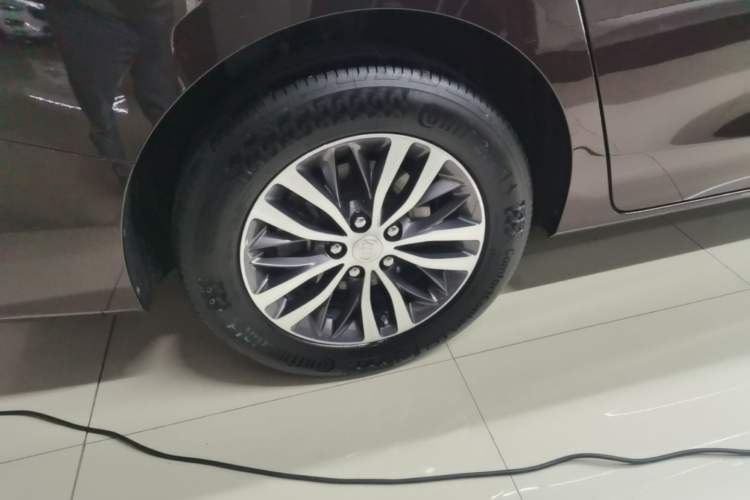 Used Buick GL8 2020 ES Land Cruiser 653T Luxury Edition Right Rear Wheel Hub