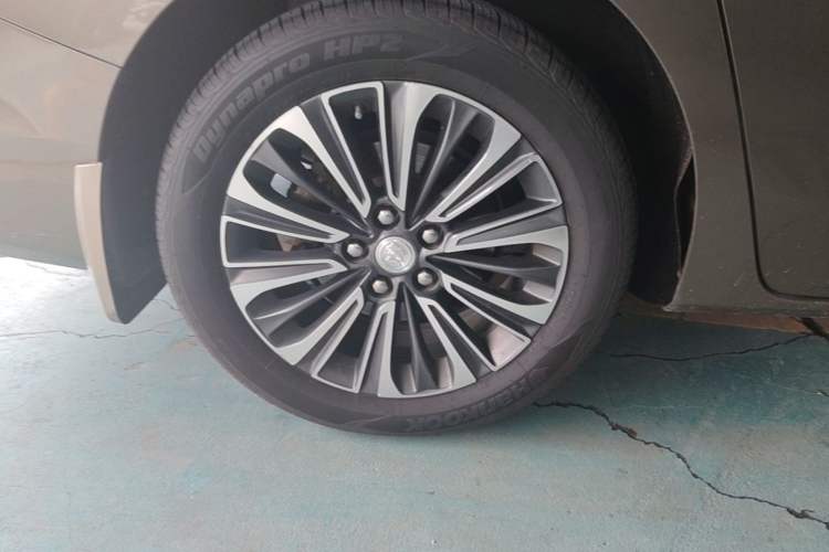 Used Buick GL8 2020 ES Land Cruiser 653T Luxury Model Right Rear Wheel Hub