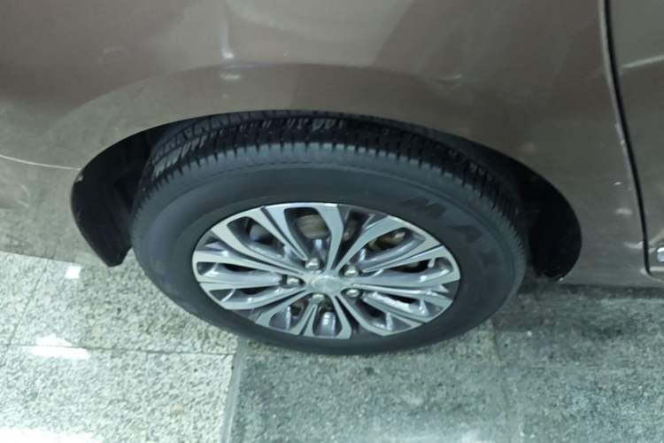 Used Buick GL8 2020 Land Business Class 652T Premium Model Right Rear Wheel Hub